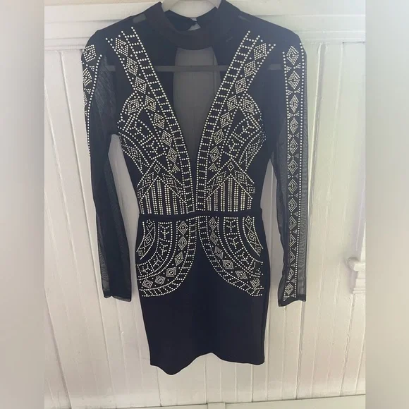 Windsor fitted black dress with silver decal and open back. Like new never worn - Picture 1 of 3